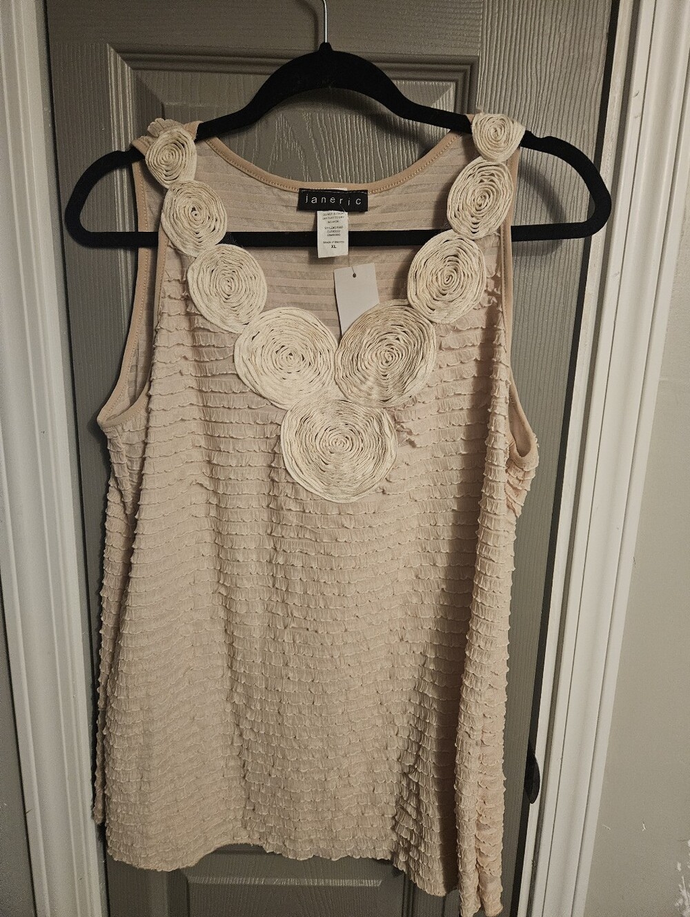 BRAND NEW **  Cream Sleeveless Textured Tank with Floral Appliqué